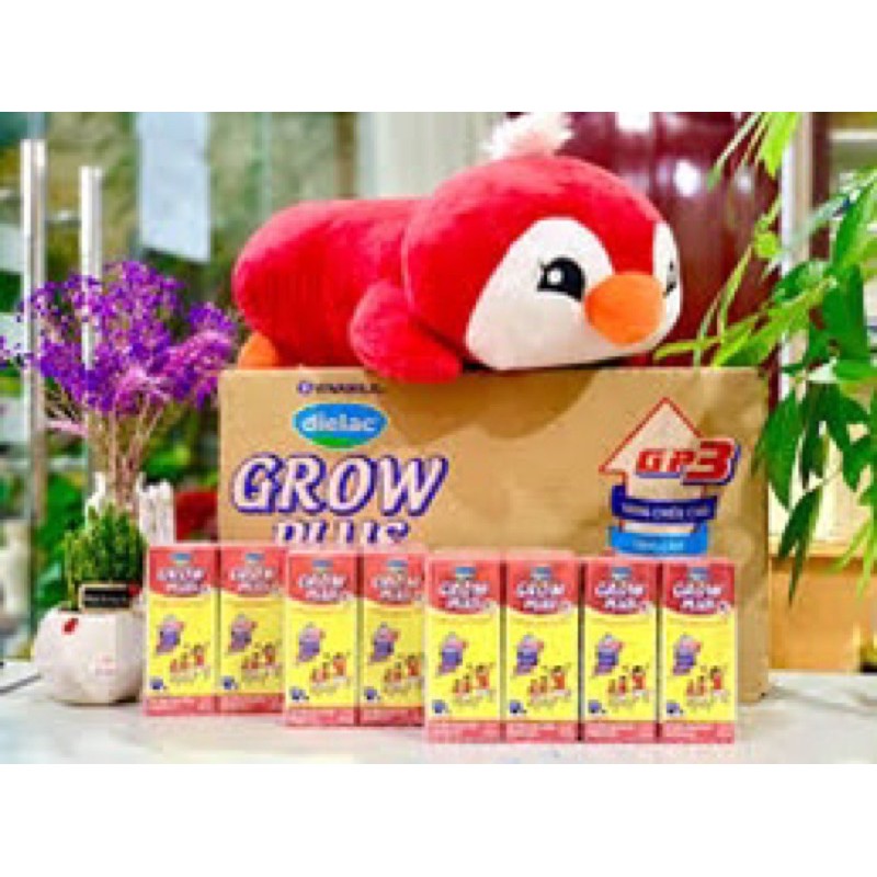 Gối ôm chim cánh cụt cho bé quà Growplus Vinamilk