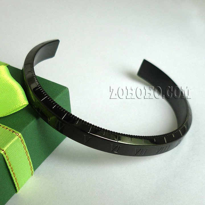 Vòng tay khắc số la mã