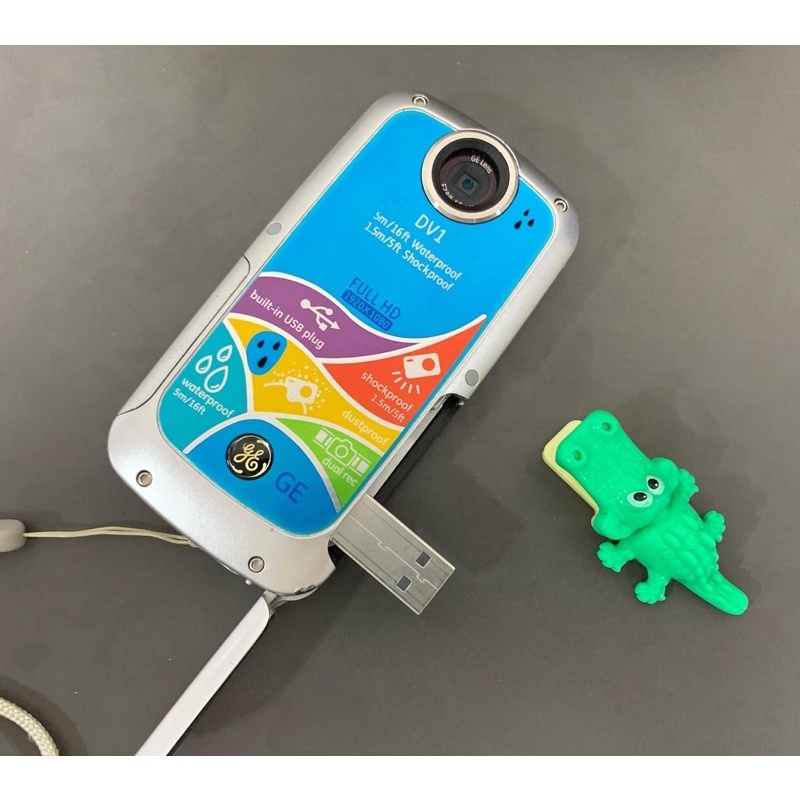 Máy quay và chụp ảnh GE DV1