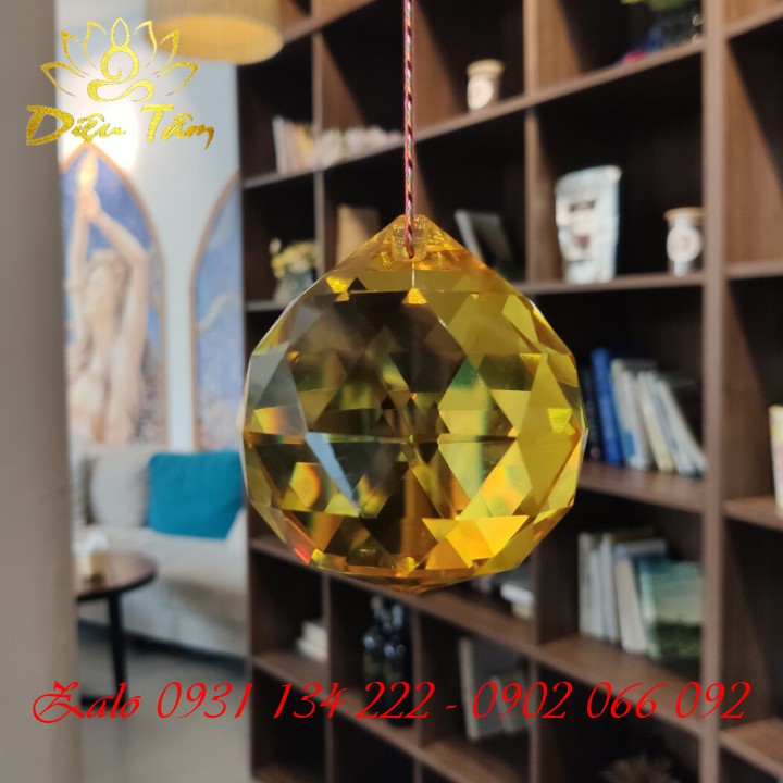Quả cầu treo phong thủy màu vàng