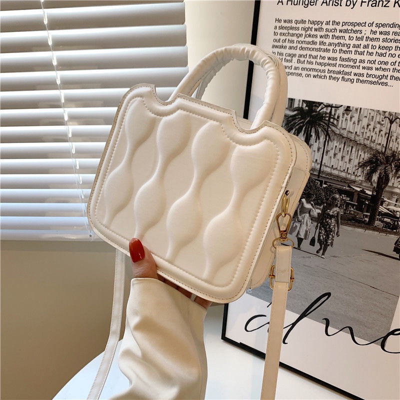 Túi Đeo Chéo Một Bên Vai Phong Cách Phương Tây Thời Trang Mới Dành Cho Nữ