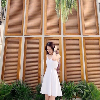 Đầm khoét eo