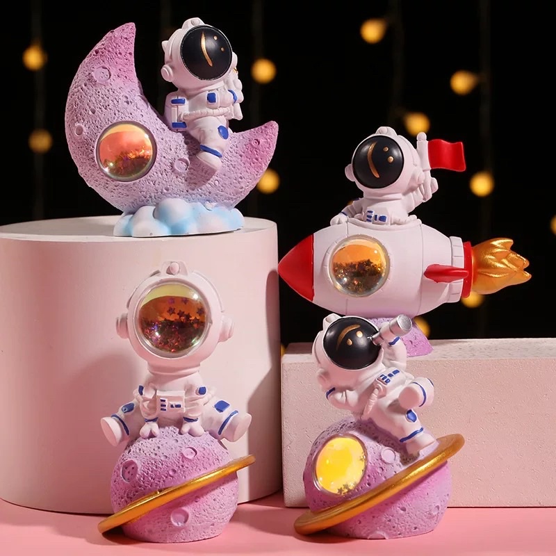 Đồ Trang Trí Mô Hình Bộ 4 PHI HÀNH GIA Ngẫu Nhiên Nhiều Màu Kèm Đèn Led, Hộp Quà Bí Mật Mô Hình Để Bàn