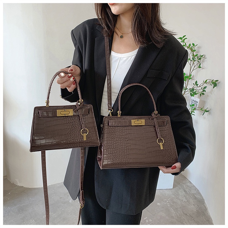 Túi Đeo Chéo Vân Da Cá Sấu HE209