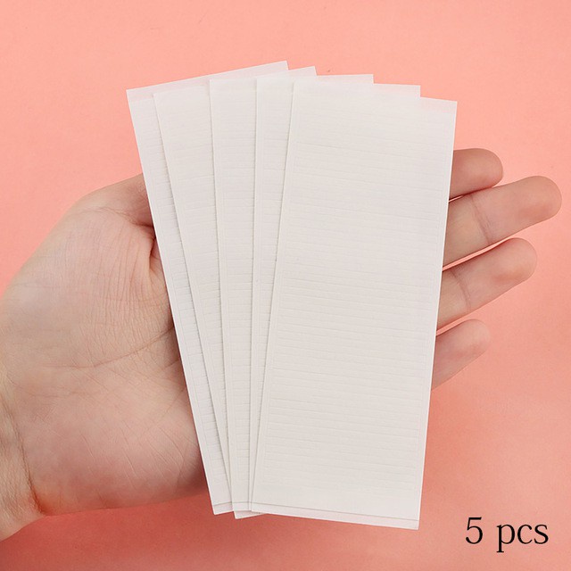 Đặt 5 lông mi giả để kéo dài thời gian