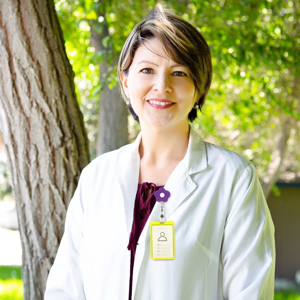 Kẹp giữ thẻ có thể thu vào họa tiết dâu tây/ hoa cho văn phòng/ bác sĩ/ y tá/ sinh viên nhiều màu tùy chọn