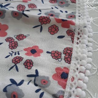 Váy trẻ em liền thân, yếm hoa