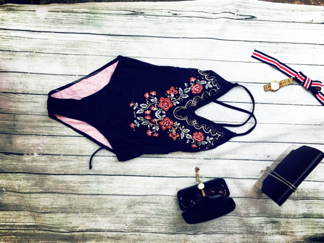 Bikini một mảnh liền thân thêu hoa sang chảnh, xuất dư xịn chống SPF50+, chống UV100 | BigBuy360 - bigbuy360.vn