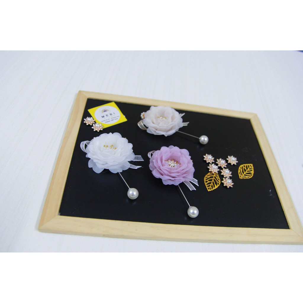 (ảnh thật 100%) hoa cài áo vải voan size nhỏ đính nhụy trai và phụ kiện cao cấp (size 5.5-6cm)