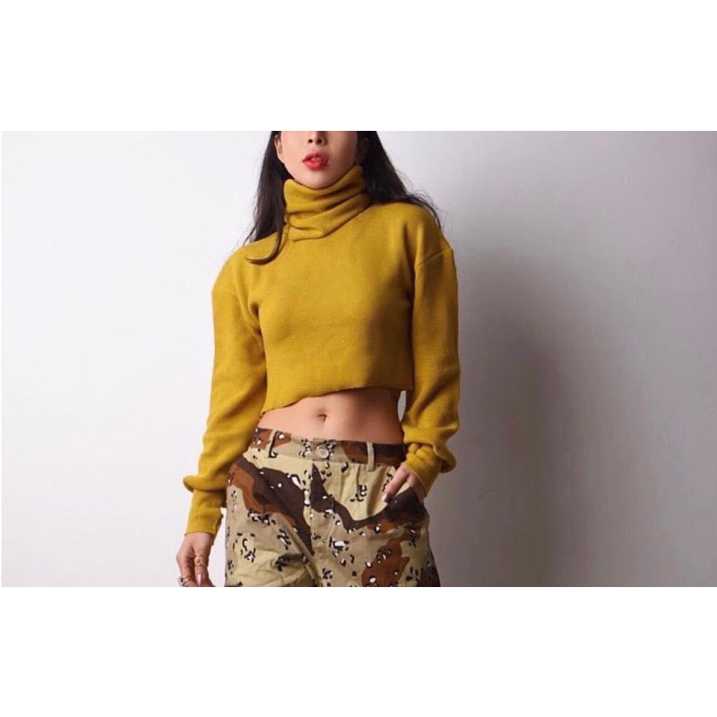 Áo len cổ lọ màu vàng croptop