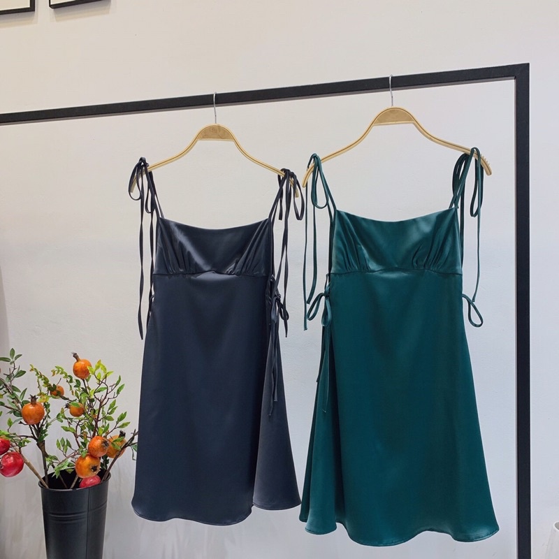 SISTERSISTER - Đầm lụa dây quyến rũ Heidi