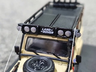 Xe Mô Hình Land Rover Defender 110 1:64 Master ( Kem )