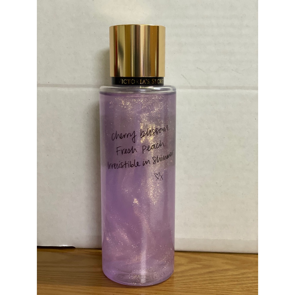 Xịt Toàn Thân Có Kim Tuyến Victoria's Secret Love Spell Shimmer Fragrance Mist 250ml