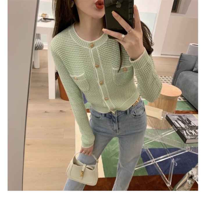 Áo cardigan, mũ beret xanh lá giống Joy RED VELVET