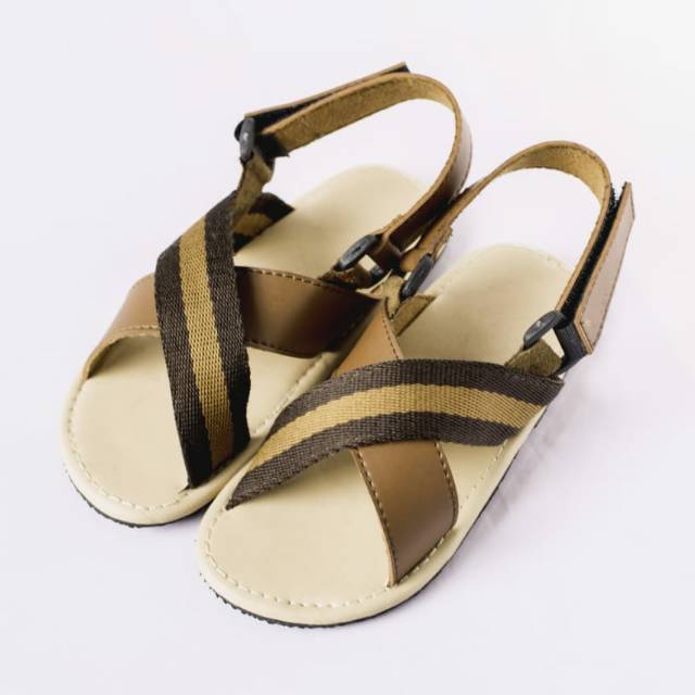 Giày Sandal Gucci Màu Nâu Thời Trang Cho Bé Trai