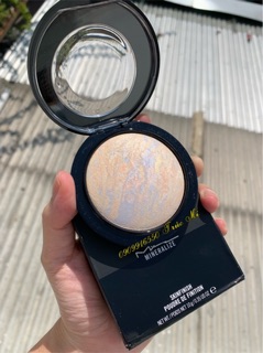 Phấn khoáng MAC Skinfinish.