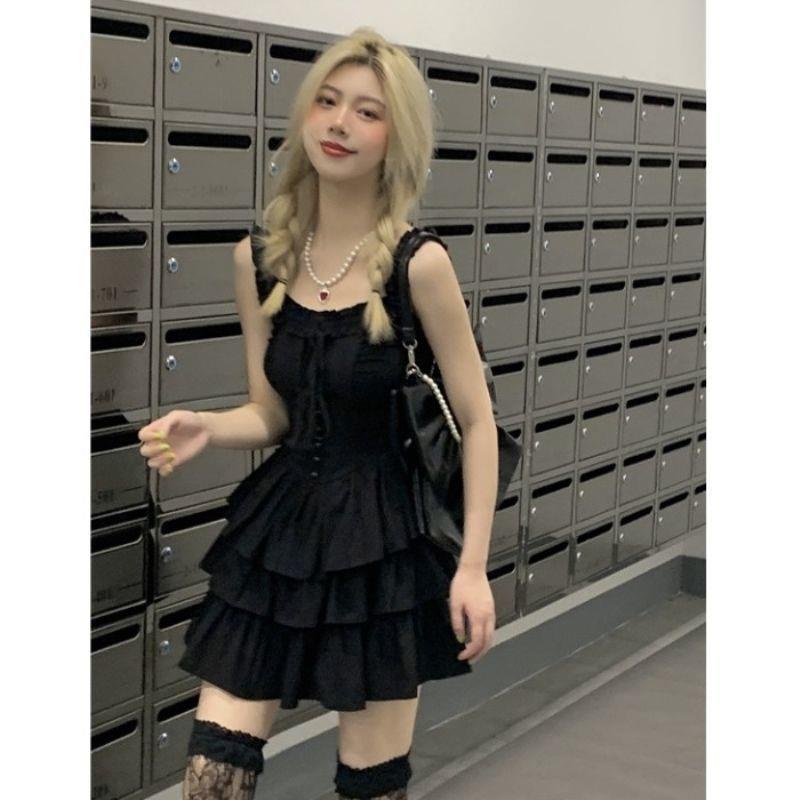 Đầm Hai Dây Dáng Ôm Màu Đen Phong Cách Pháp Thời Trang Xuân Hè 2022 Cho Bạn Gái