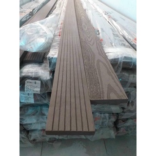Thanh gỗ nhựa composite trang trí ban công, hỗ trợ cắt thanh miễn phí. Nhận thi công