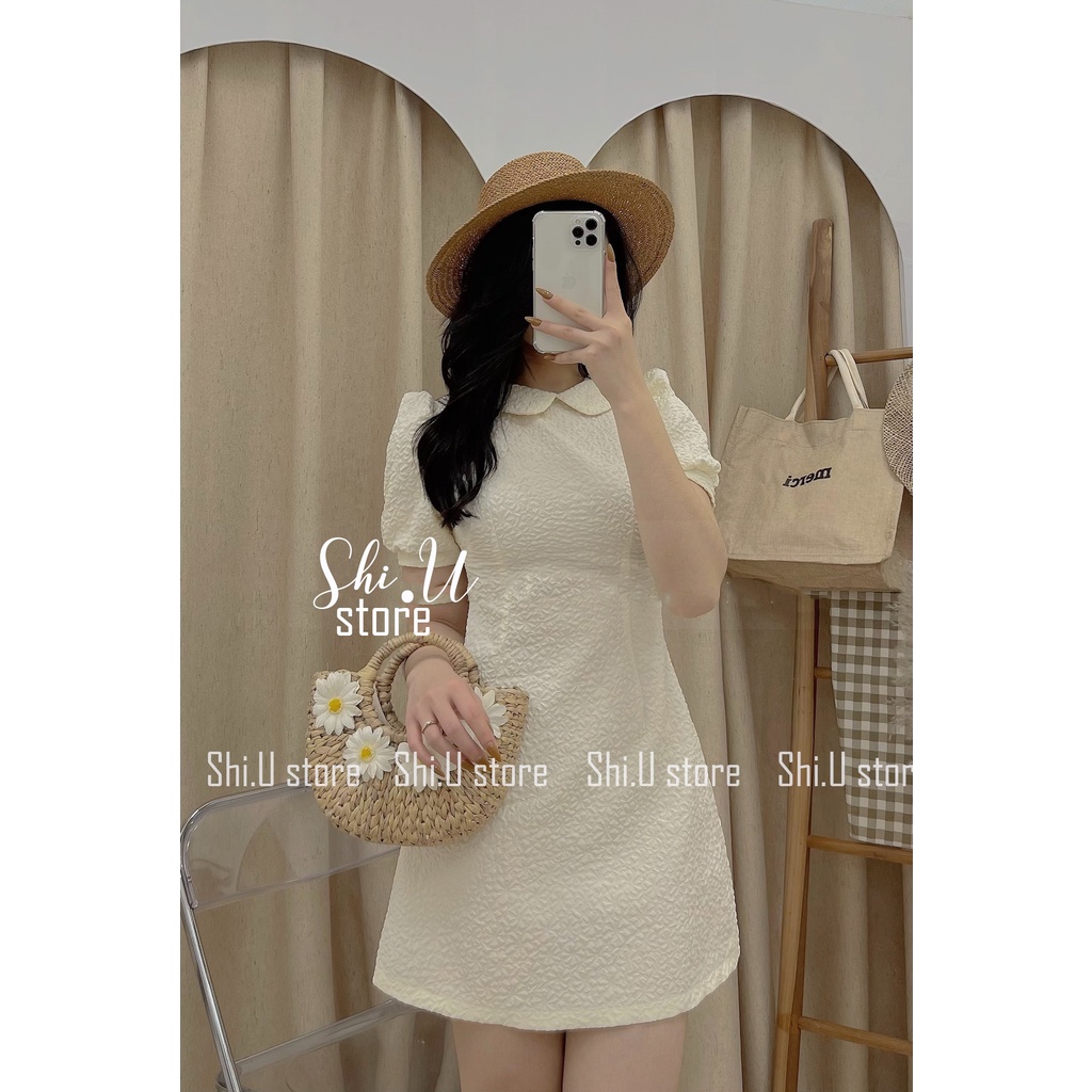Váy cổ sen ngắn tay hoa nổi đầm thiết kế chất gấm thanh lịch