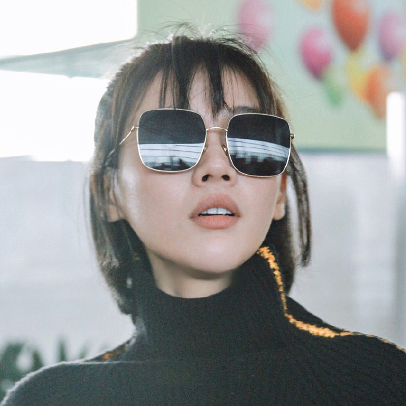 Kính mát nữ gọng vuông phong cách retro