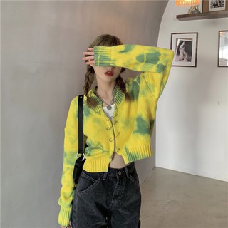 Áo khoác len vàng loang xanh cài kim băng cá tính