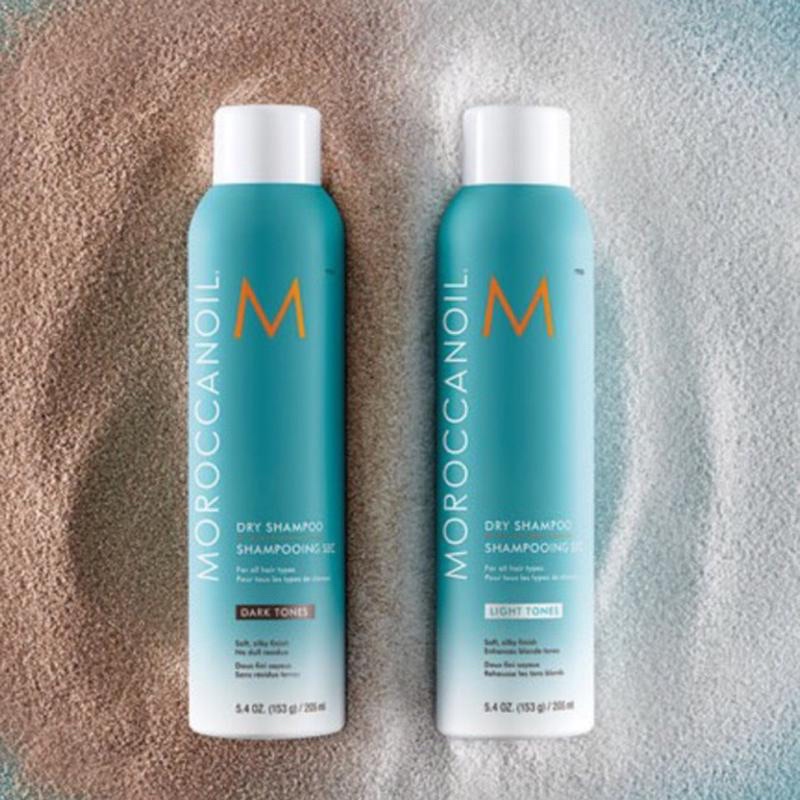 Dầu gội khô Moroccanoil tông cho tóc tối màu