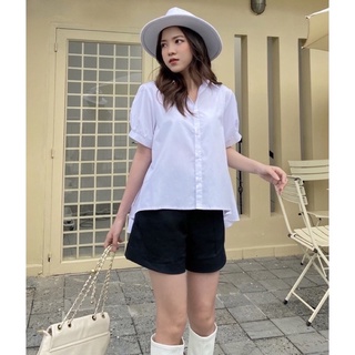 Áo sơ mi trắng xếp ly sau