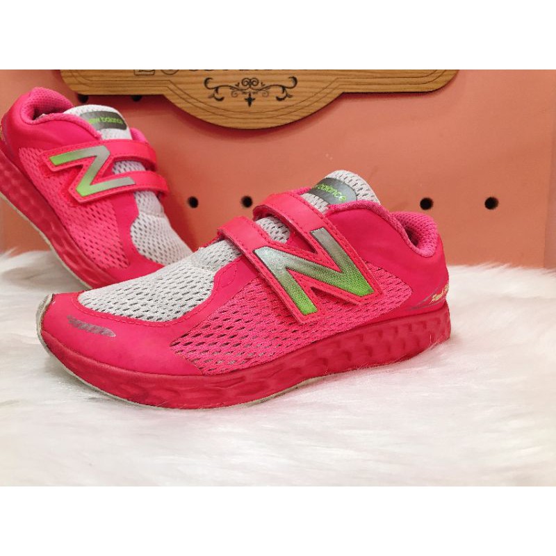 Giày New Balance si bé gái size 32