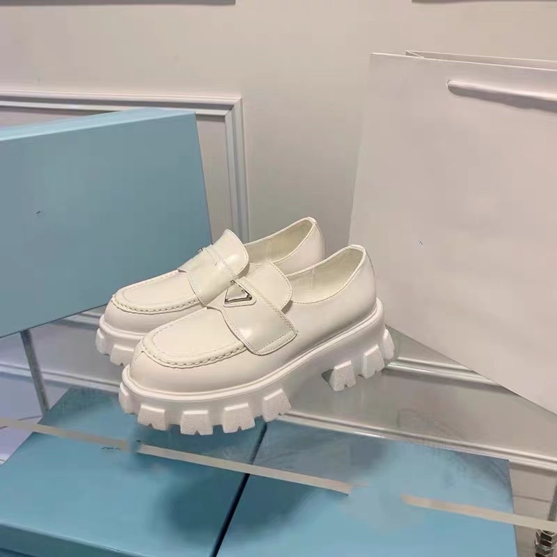 Giày oxford prada độn đế bánh mì mai phương bùi