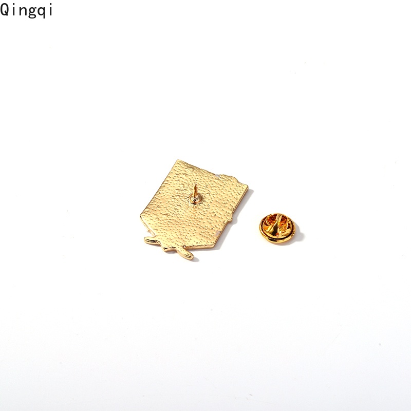 Ghim cài áo MISS ZOE hình nhân vật anime attack on titan