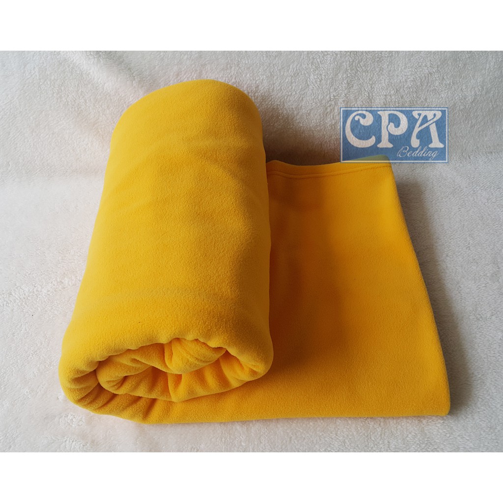 Chăn nỉ Việt Nam xuất khẩu màu vàng loại 1m6 x 2m