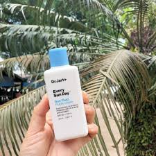 Kem Chống Nắng Dr Jart+ SPF50+ PA+++ 100ml + Tặng Kèm Sữa Rửa Mặt Dr Jart+ 30ml Every Sun Day Sun Fluid + Dermaclear Mic