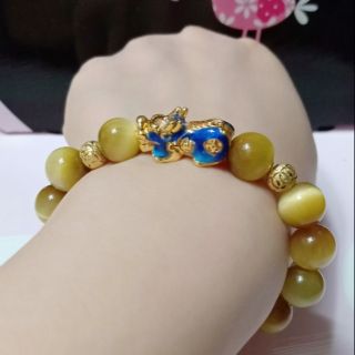 Vòng tay phong thủy mix tỳ hưu đổi màu và bi cát xi màu vàng