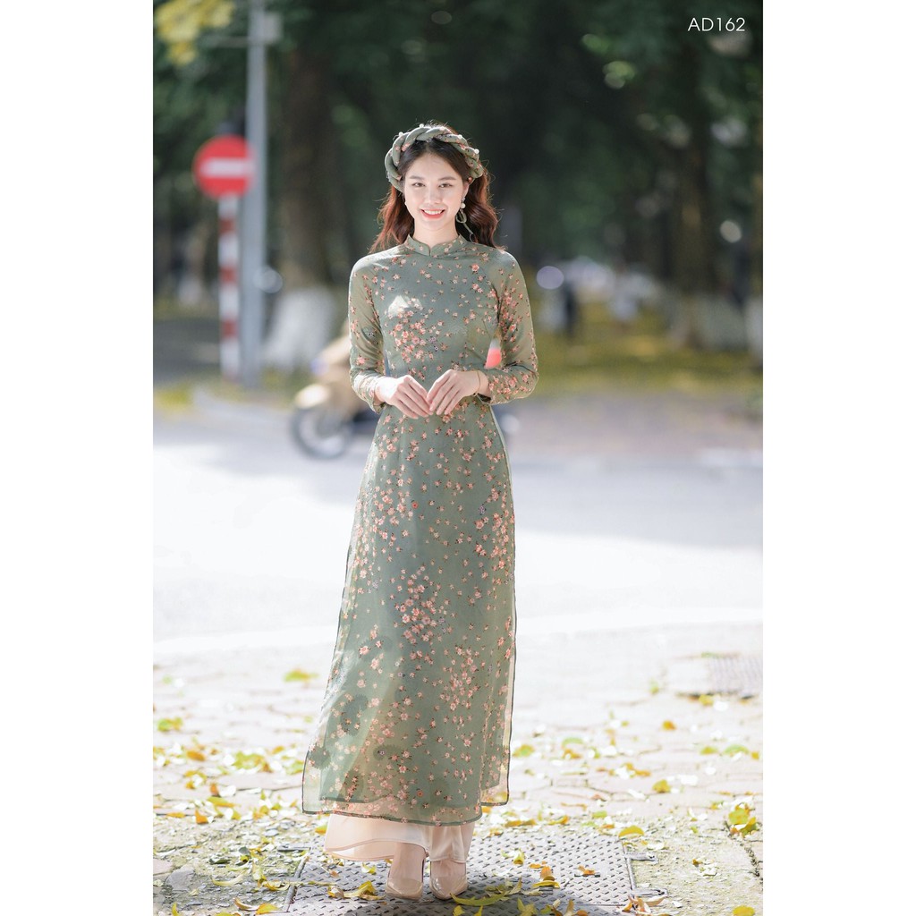 Áo dài hoa nhí xanh rêu ⚡ FREESHIP ⚡ Áo dài 4 tà hoa nhí dáng truyền thống | BigBuy360 - bigbuy360.vn