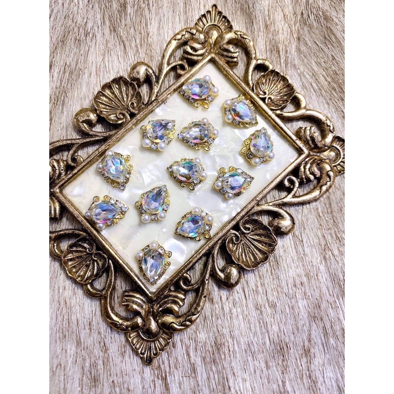 charm đá giọt lệ mẫu mới nhất 2021