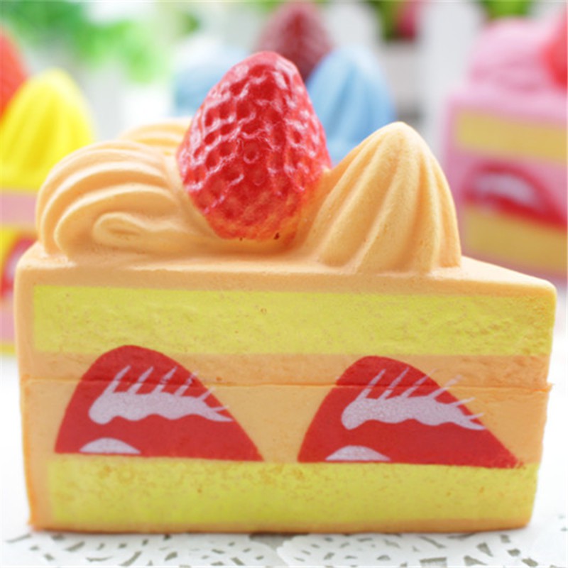 Đồ chơi Squishy hình bánh ngọt dâu y như thật 8cm