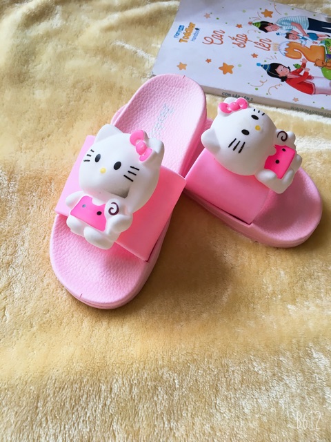 Dép bé gái hình mèo kitty siêu dễ thương