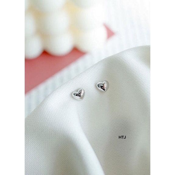 1 ĐÔI NỤ TAI BẠC HÌNH TRÁI TIM TRƠN