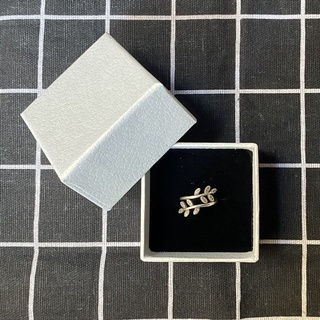 Hộp nhẫn trắng vân da size 5x5x3.5cm - hộp đựng trang sức, hộp đựng nhẫn, hộp đựng bông tai