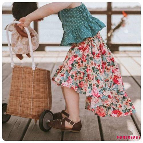 Áo hai dây kèm chân váy xòe họa tiết hoa xinh xắn cho bé gái