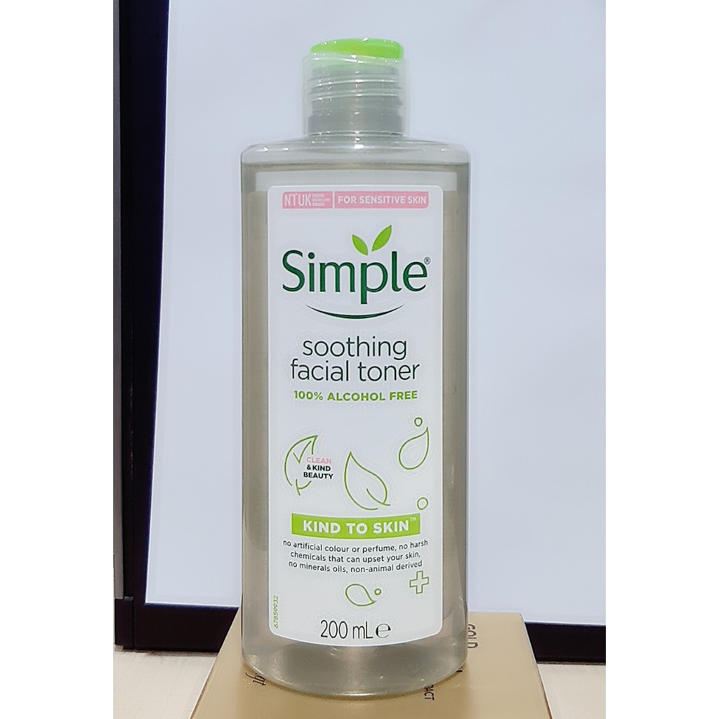 Nước hoa hồng Simple Kind to Skin Soothing Facial Toner 200ml