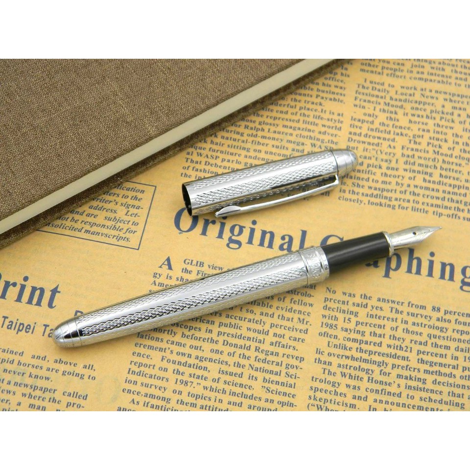 Bút máy thân kim loại mạ màu bạc bao gồm hộp - Baoke [Silver]