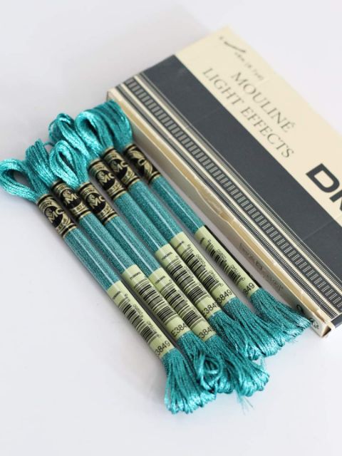 Chỉ thêu kim tuyến chính hãng DMC Pháp.Hàng có sẵn, được chọn màu