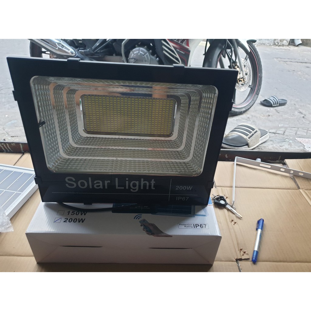 Đèn PHA Led Năng Lượng Mặt Trời 200w