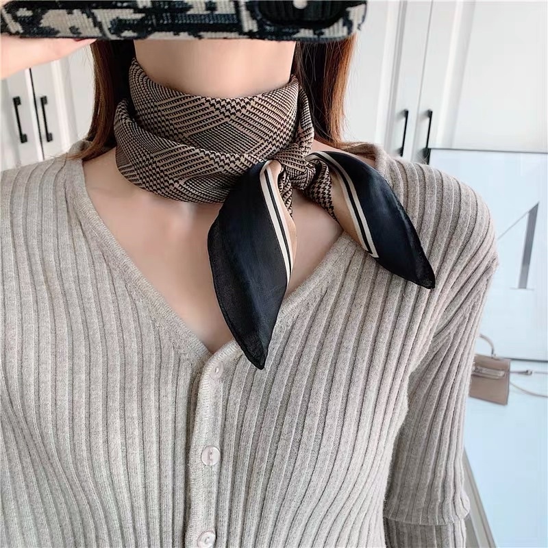 Khăn turban lụa vuông kẻ caro choàng cổ ( có thể quấn thành áo) size 70cm