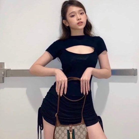 Đầm Body Hở Ngực Cộc Tay Rút Hông 🦋 Váy Nữ Dáng Ôm Khoét Ngực Đen Trơn 🦋 | BigBuy360 - bigbuy360.vn