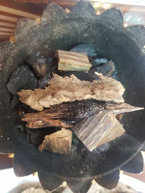Than Hạt Tính Xông Trầm