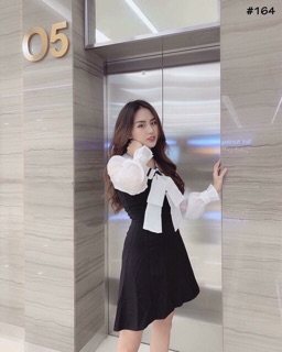 Đầm đen phôi tay voan trắng