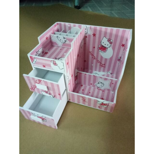 Tủ mỹ phẩm 2 học hello Kitty