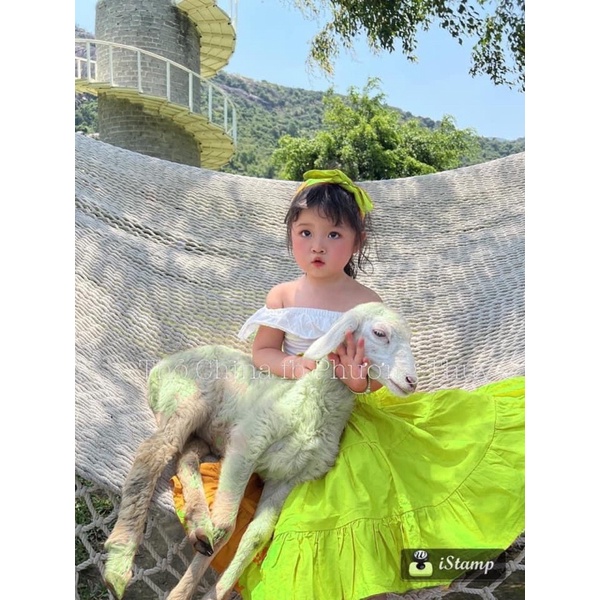 Set trễ vai kèm turban cho bé gái